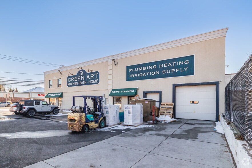 More Photos Of 17 E Jericho Tpke, Huntington Station Storefront Retail Office For Lease