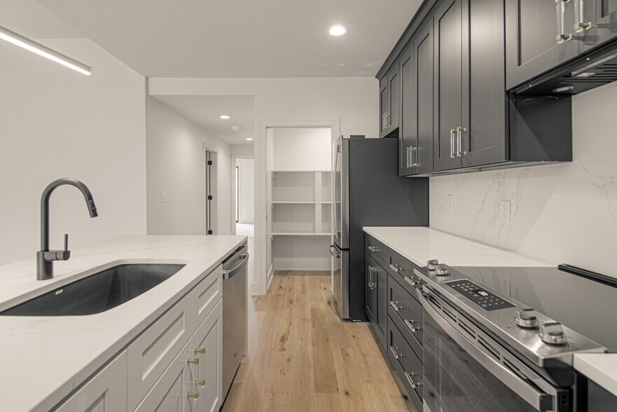 More Photos Of 200 W Gregory Blvd, Kansas City Apartments For Sale