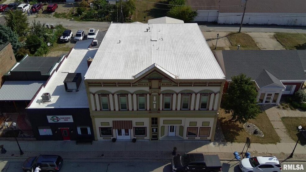 More Photos Of 412-414 Locust St, Delavan General Retail For Sale