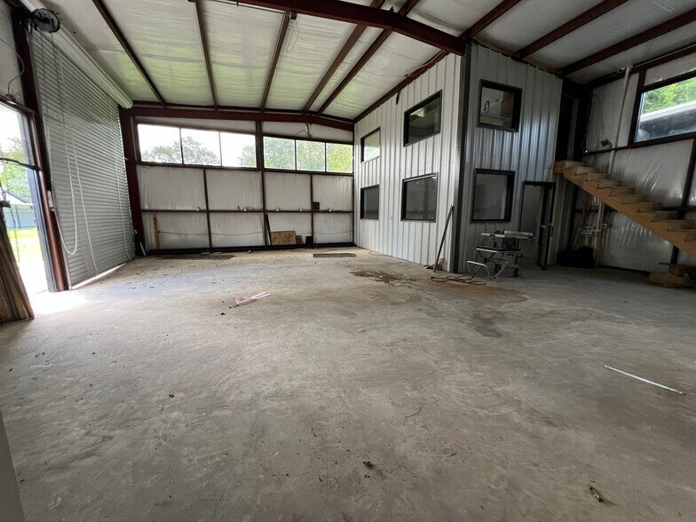 More Photos Of 2007 Us-90-alt, Missouri City Light Manufacturing For Sale