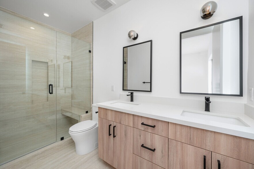 More Photos Of 726 Robinson St, Los Angeles Apartments For Sale