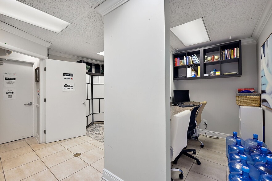 More Photos Of 609 W Montrose St, Clermont Office For Sale