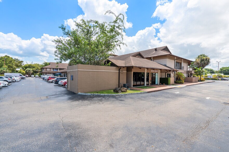 More Photos Of 10471 N Kendall Dr, Miami Storefront Retail Office For Lease