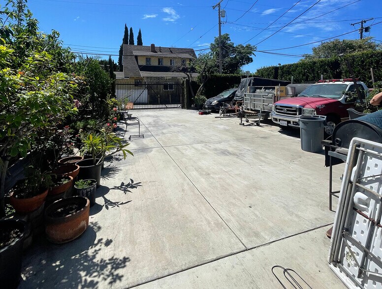 More Photos Of 1036 E Compton Blvd, Compton Storefront Retail Office For Sale