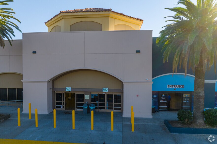 More Photos Of 859-869 W Florida Ave, Hemet Supermarket For Lease