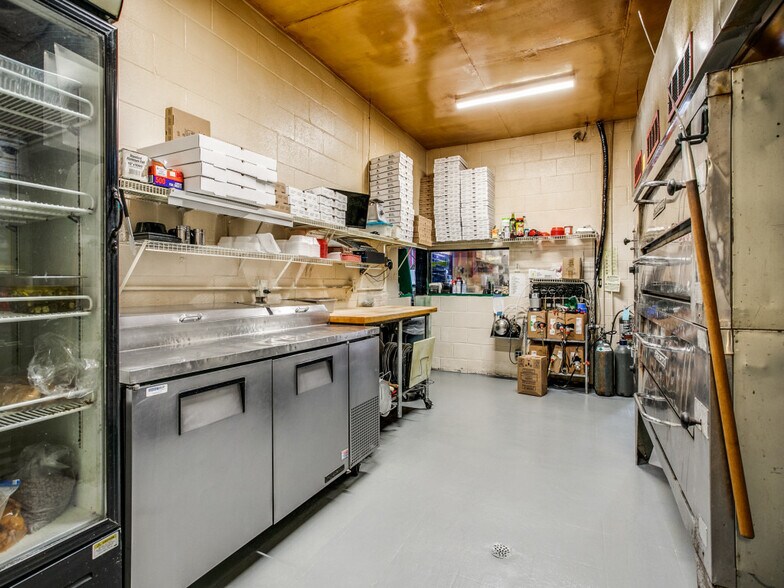More Photos Of 226 E Fest St, San Antonio Restaurant For Sale