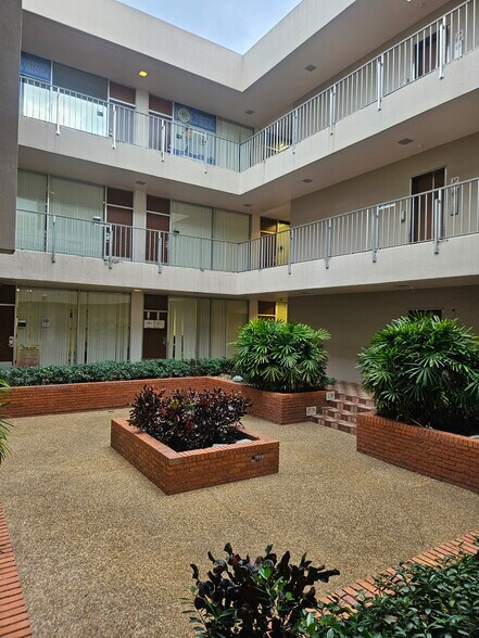 More Photos Of 6151 Miramar Pky, Miramar Office For Lease