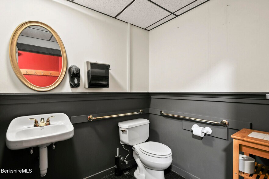 More Photos Of 47 Park St, Adams Restaurant For Sale