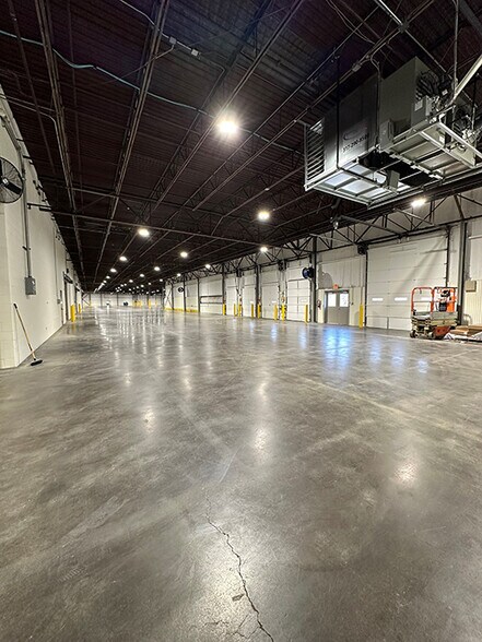 More Photos Of 6601 Midland Industrial Dr, Shelbyville Distribution For Lease