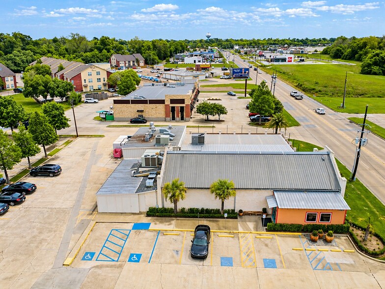 More Photos Of 1072 W Lee Dr, Baton Rouge General Retail For Lease