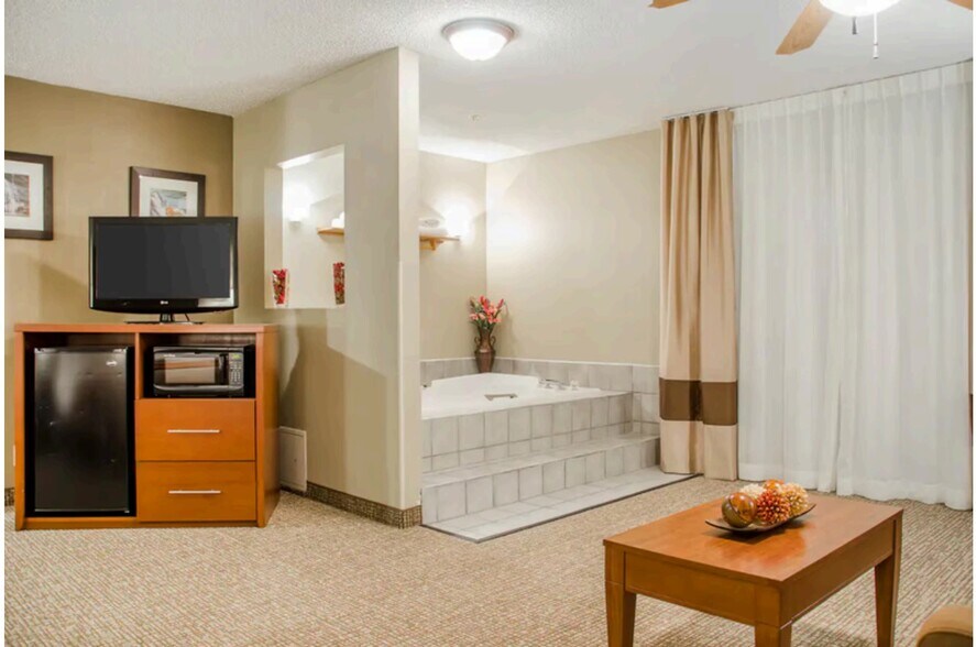 More Photos Of 195 S Colorado Ave, Idaho Falls Hotel For Sale
