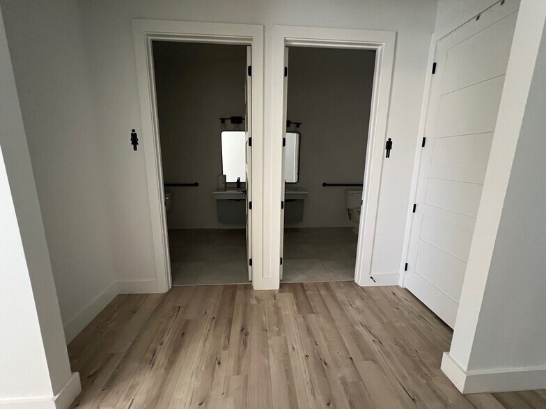 More Photos Of 8341 Upland Ave, Lubbock Office For Sale