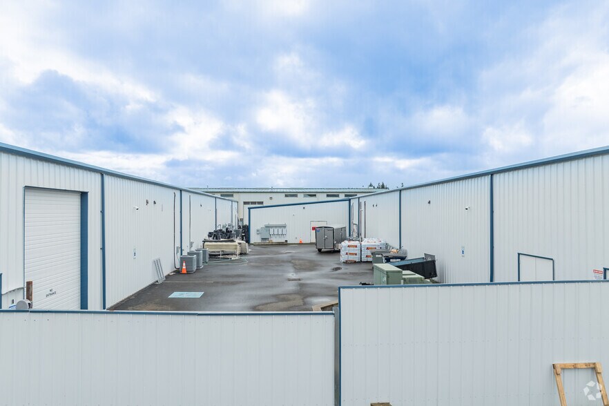 More Photos Of 1040 NW Noble Dr, Estacada Manufacturing For Sale