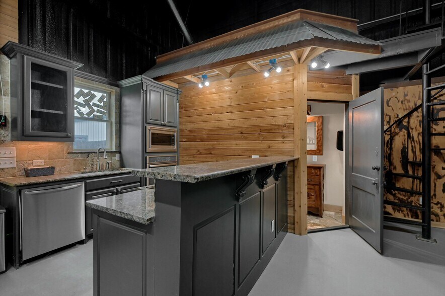 More Photos Of 9517 Collinsville fwy, Collinsville Industrial For Sale