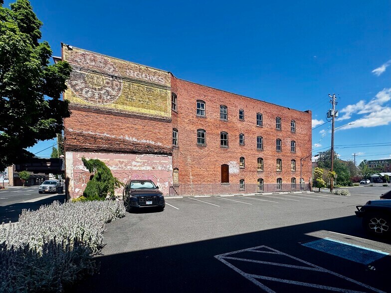 More Photos Of 1028 Main St, Klamath Falls Flex For Sale