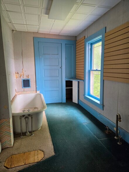 More Photos Of 108 S Market St, Ligonier Township Freestanding For Sale