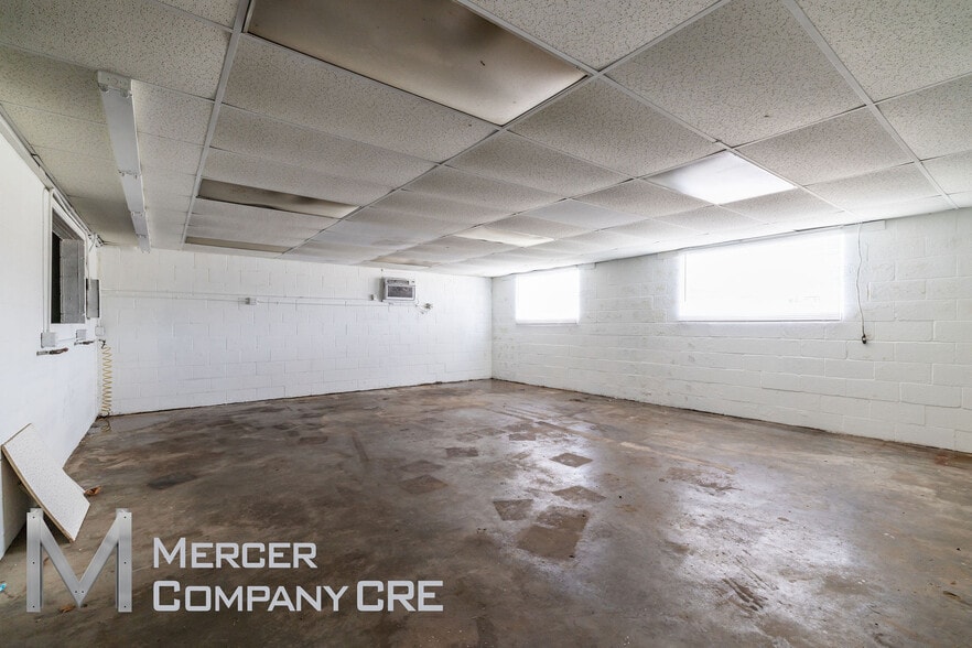 More Photos Of 920 W Skelly Dr, Tulsa Manufacturing For Sale