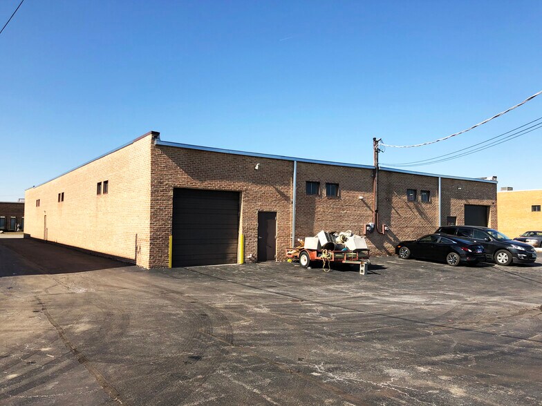 More Photos Of 91 N Lively Blvd, Elk Grove Village Manufacturing For Sale