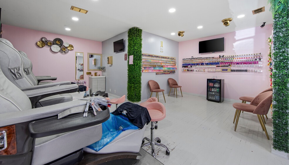 More Photos Of 1618 Pecan Blvd, McAllen General Retail For Sale