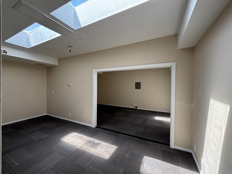 More Photos Of 1020-1040 Clinton St, Napa Office For Lease