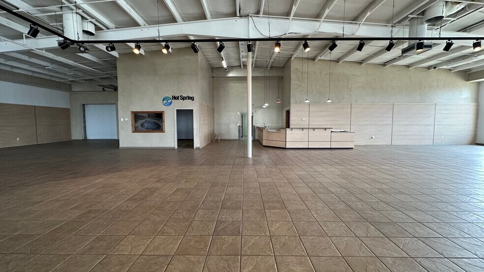 More Photos Of 2401 1/2 Empire, Bloomington General Retail For Sale