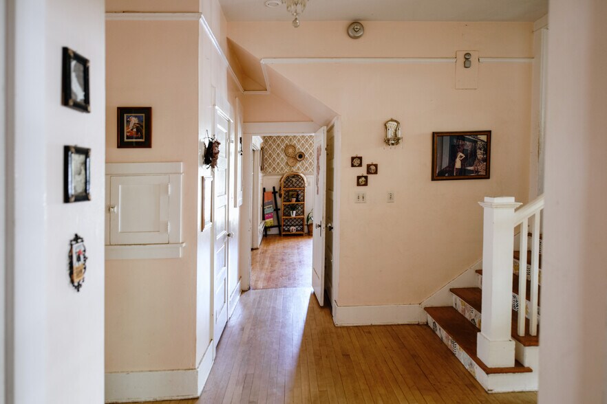 More Photos Of 200 E Vista St, Bisbee Movie Radio TVStudio For Sale