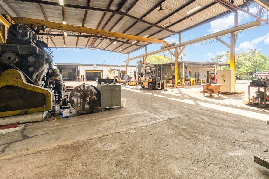 More Photos Of 204 5th St, Orlando Industrial For Sale