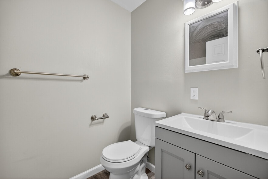 More Photos Of 27 Imlay St, Hartford Apartments For Sale