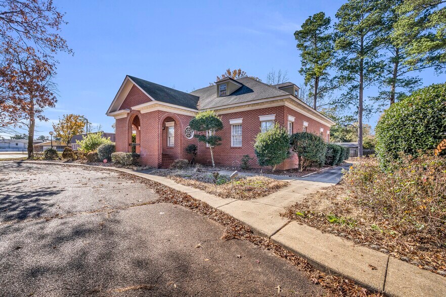 More Photos Of 2403 5th St N, Columbus Medical For Sale