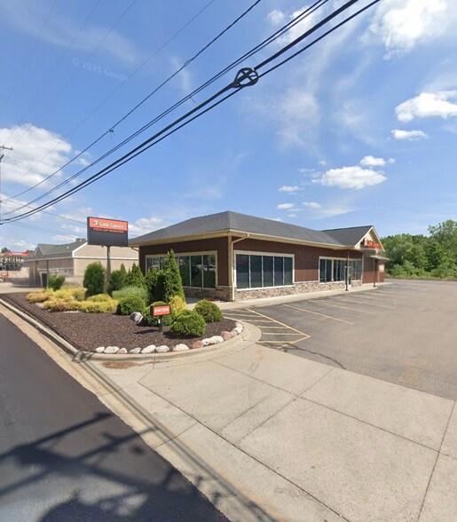 Primary Photo Of 380 E Division St NE, Rockford Fast Food For Sale