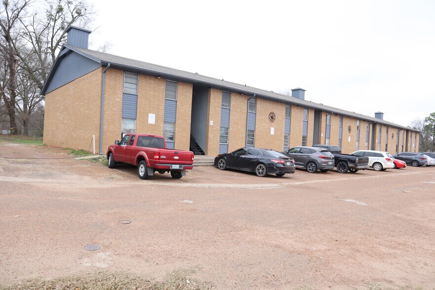 Primary Photo Of 714 Taylor Dr, Winnsboro Apartments For Sale