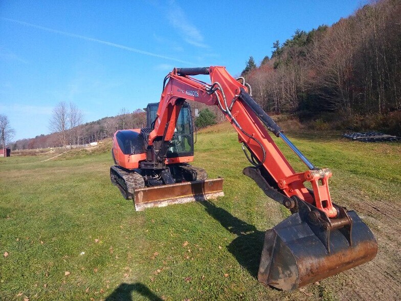 More Photos Of 224 Michael Ln, New Berlin Racetrack For Sale