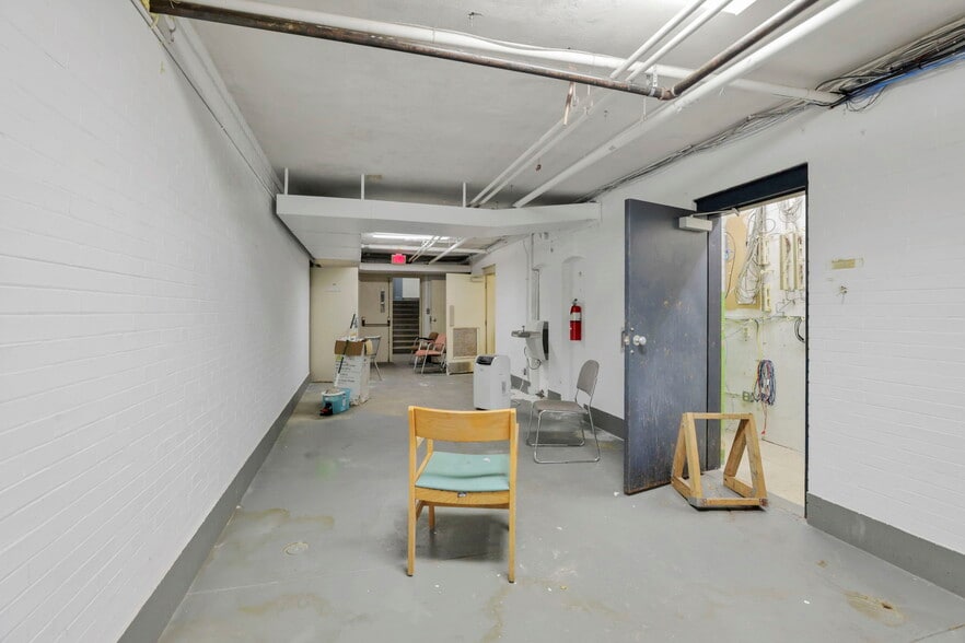 More Photos Of 300 E Auburn Ave, Springfield Office For Sale