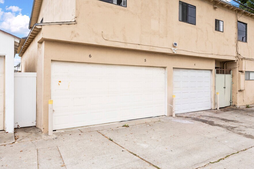 More Photos Of 1005 E Harding St, Long Beach Apartments For Sale