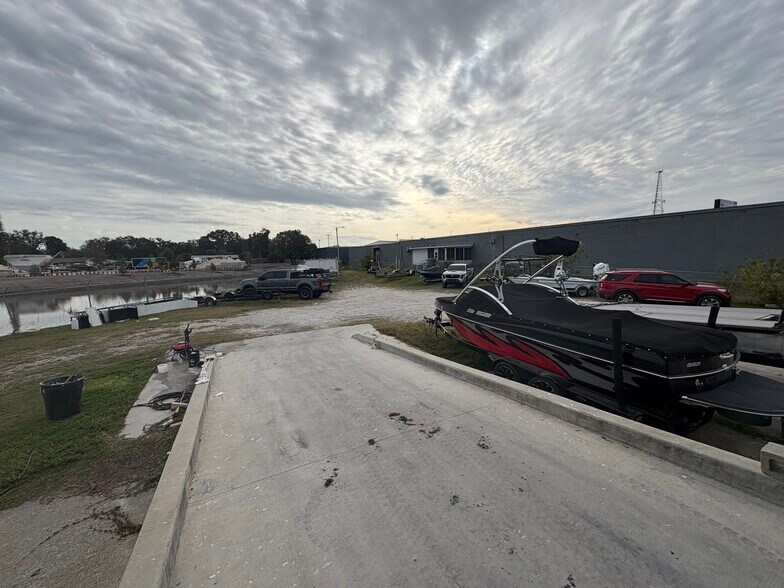 More Photos Of 3250 44th Ave N, Saint Petersburg Manufacturing For Lease