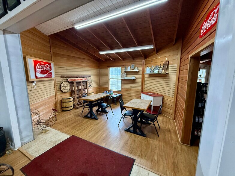 More Photos Of 552995 US Highway 1, Hilliard Restaurant For Lease