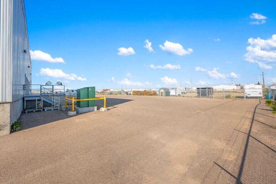 More Photos Of 5267 67 Av, Lloydminster Warehouse For Sale