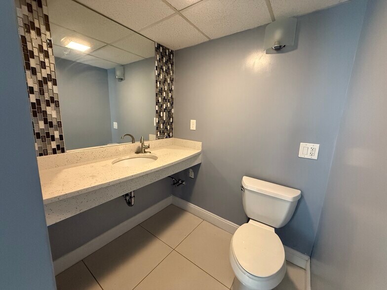 More Photos Of 539 Park Ave, Worcester Freestanding For Lease