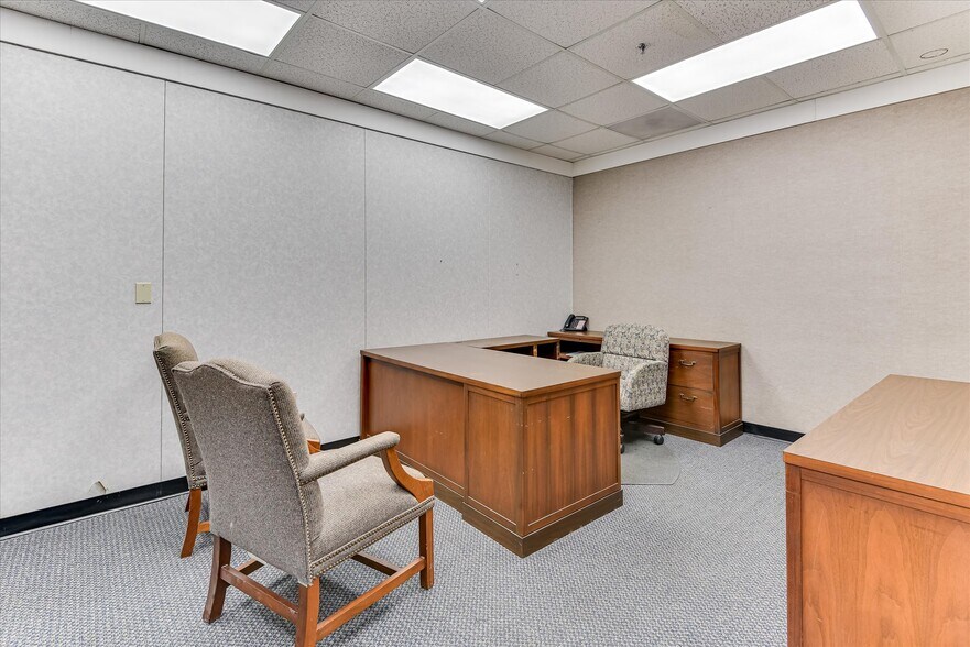 More Photos Of 1089 Augusta Rd, Warrenville Office For Lease