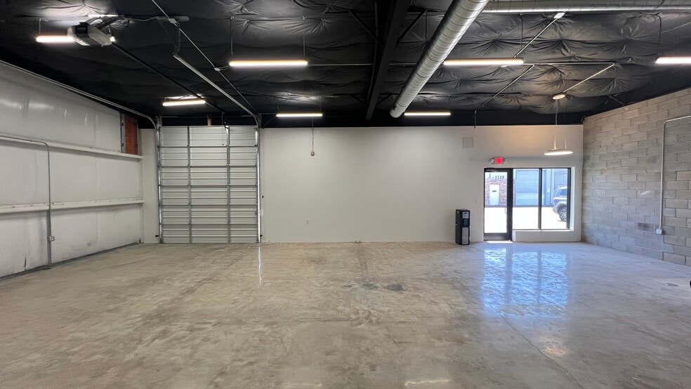 More Photos Of 8918 Spring Branch Dr, Houston Unknown For Lease