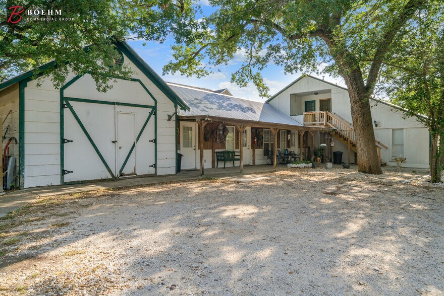 More Photos Of 137 Old San Antonio Rd, Boerne Apartments For Sale