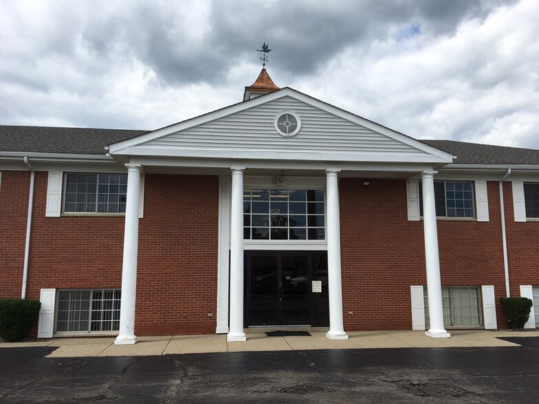 More Photos Of 2820 W Maple Rd, Troy Office For Lease