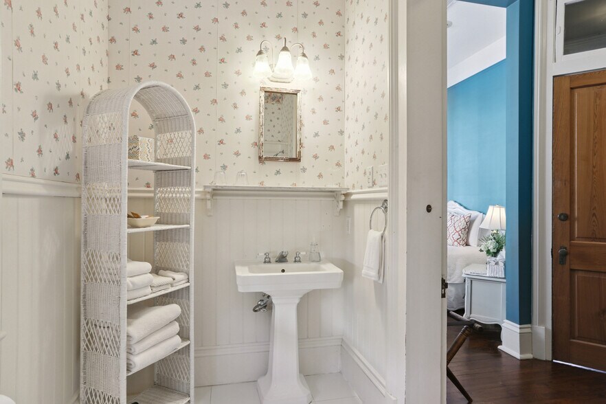 More Photos Of 4117 Perrier St, New Orleans Hotel For Sale