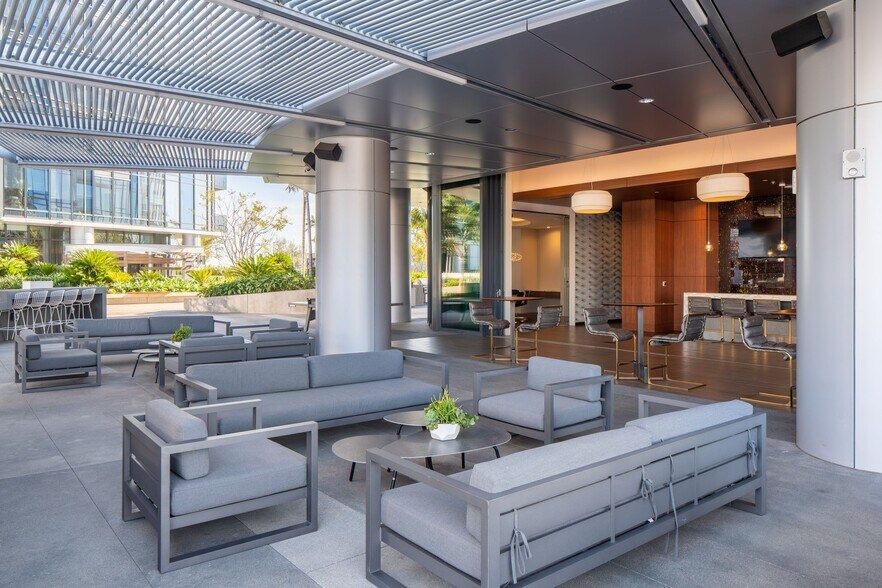 More Photos Of 1200 S Figueroa St, Los Angeles Apartments For Lease