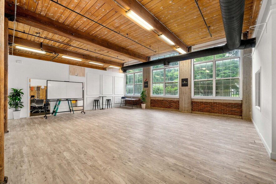 More Photos Of 16 Haverhill St, Andover Loft Creative Space For Lease