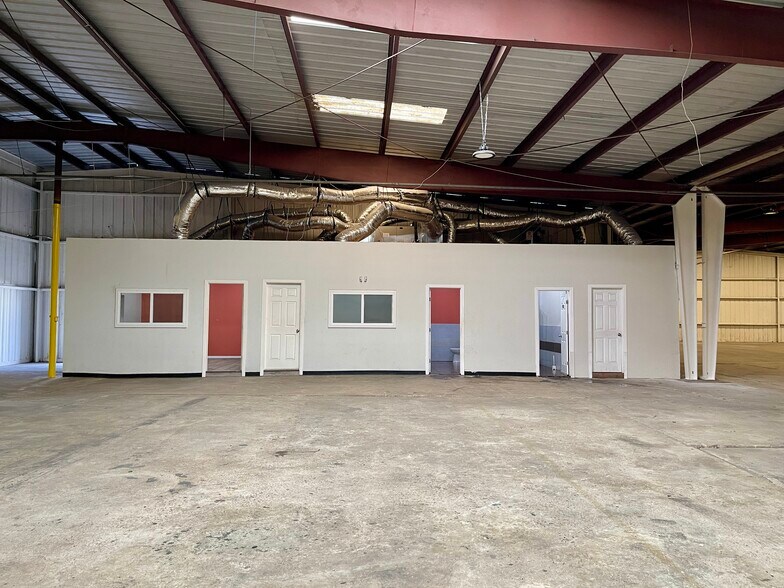 More Photos Of 14236 Gainesville St, Houston Warehouse For Sale