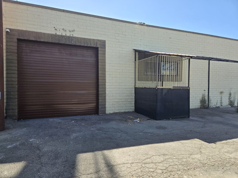 More Photos Of 8819-8825 Shirley Ave, Northridge Warehouse For Lease