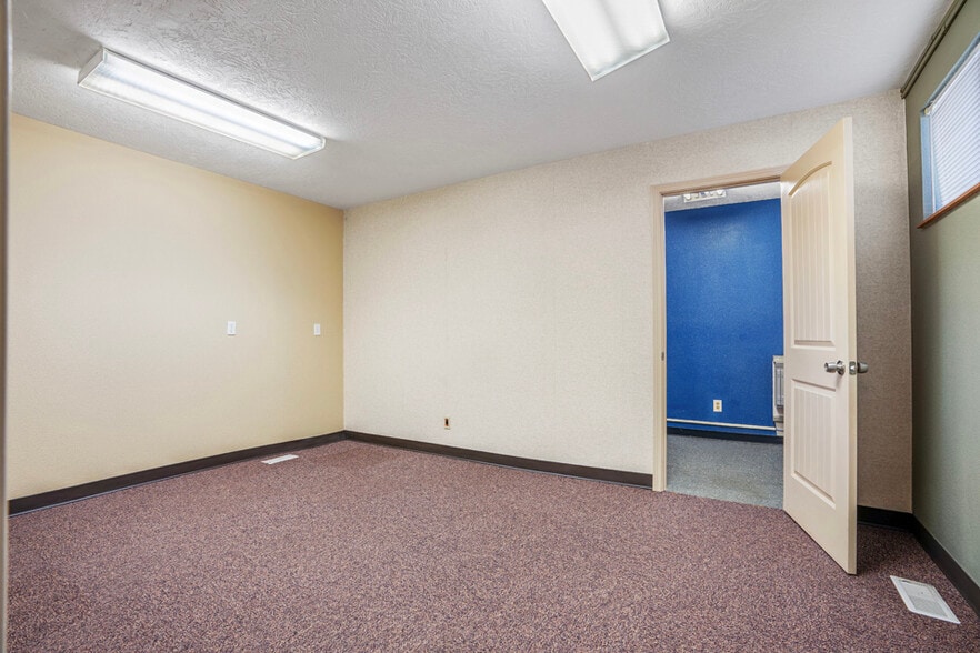 More Photos Of 1149-1159 SW 4th Ave, Ontario Office For Sale