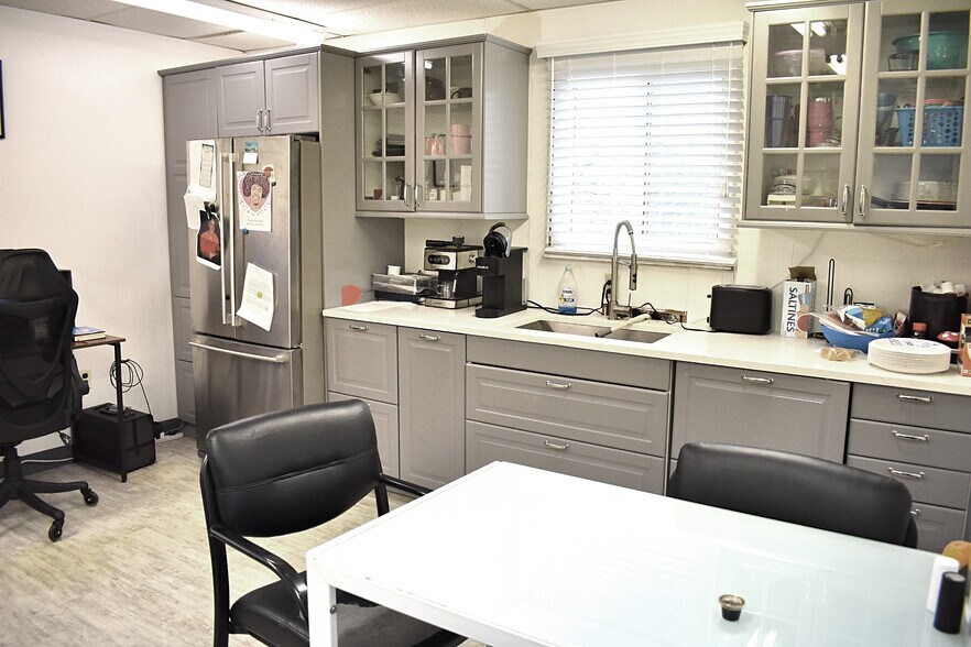 More Photos Of 1333 W Outer 21 Rd, Arnold Medical For Sale