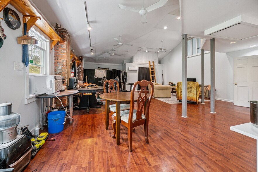 More Photos Of 315-317 Castle St, Wilmington Storefront Retail Residential For Sale